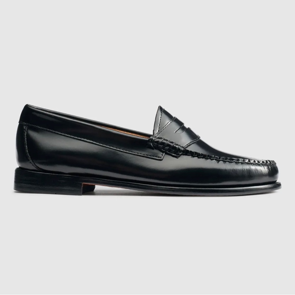 G.H. Bass Whitney Weejuns Loafers in Black, size 7.